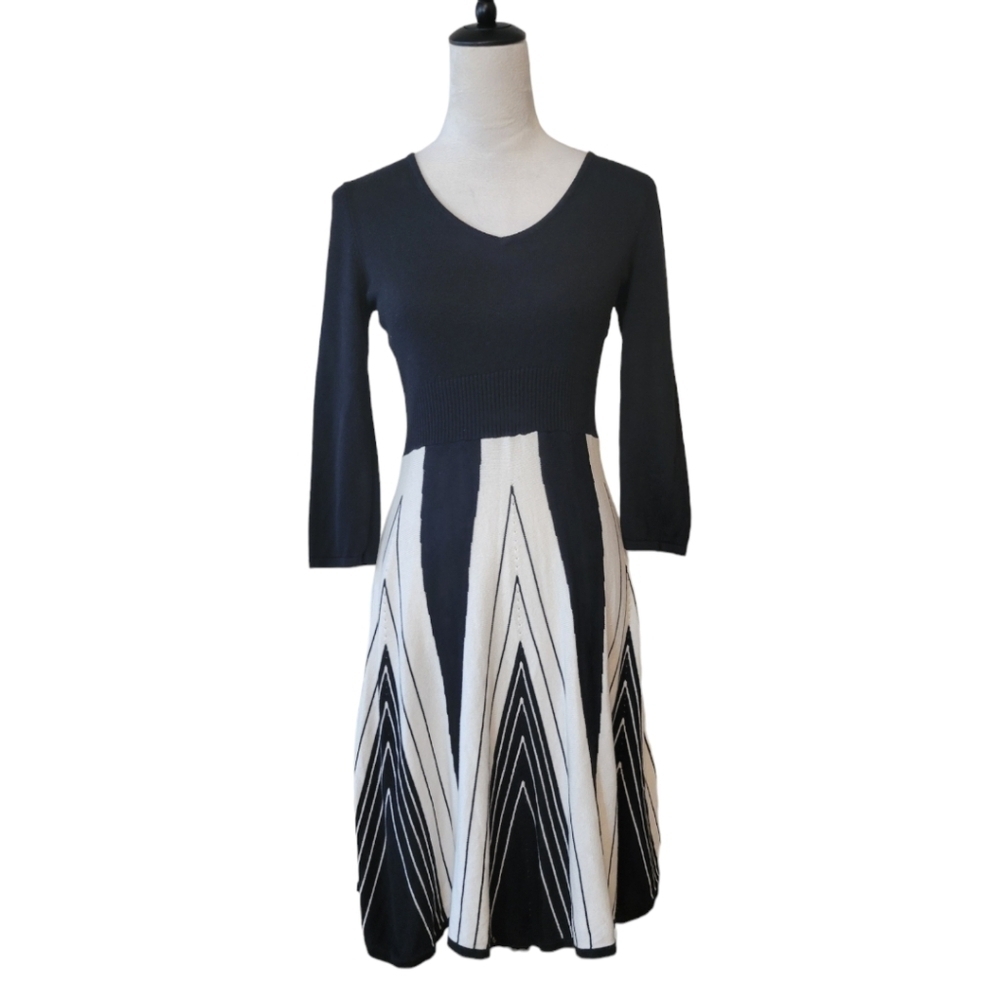 Spense Black and Cream‎ Graphic Sweater Dress Size Medium